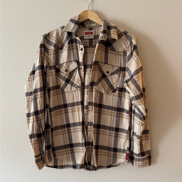 5/$55 !! 🔥Wrangler Beige and Black flannel - Picture 1 of 4